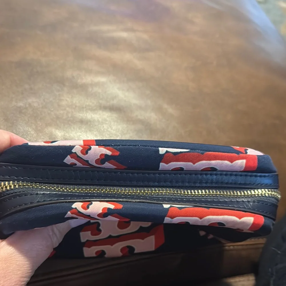 EUC Authentic Tory Burch Navy and Pink logo Cosmetic Bag - Picture 7 of 10